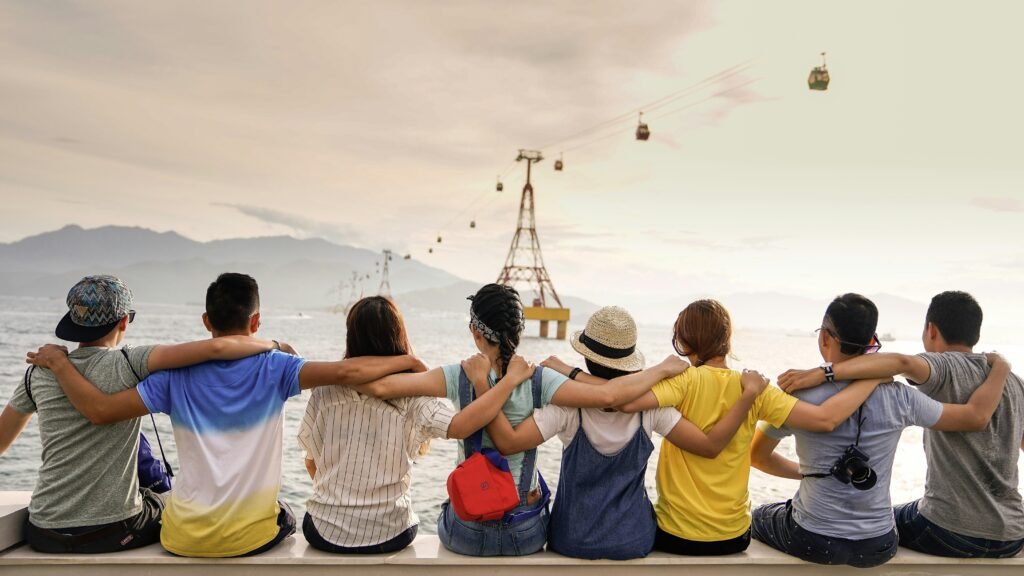 Group Travel vs. Solo Travel: Weighing the Pros and Cons