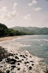 Best Travel Spots Combining Stunning Beaches & Mountains
