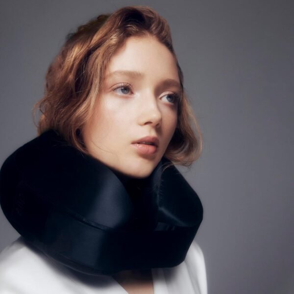 SLIP Jet Setter Travel Pillow - Black | Pure 100% ... - Image 5